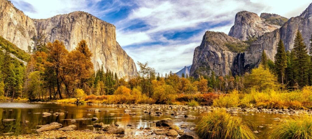 Yosemite Valley from Valley View in the fall.